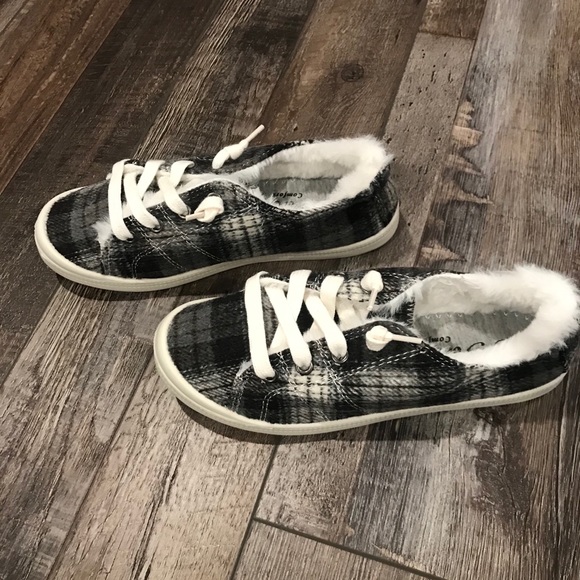 New in Box Forever Link Fur lined plaid sneakers!! - Picture 5 of 5